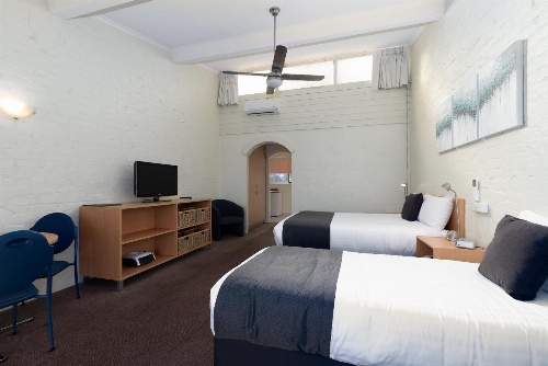 Barclay Motor Inn image 4