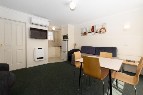 Barclay Motor Inn image 8